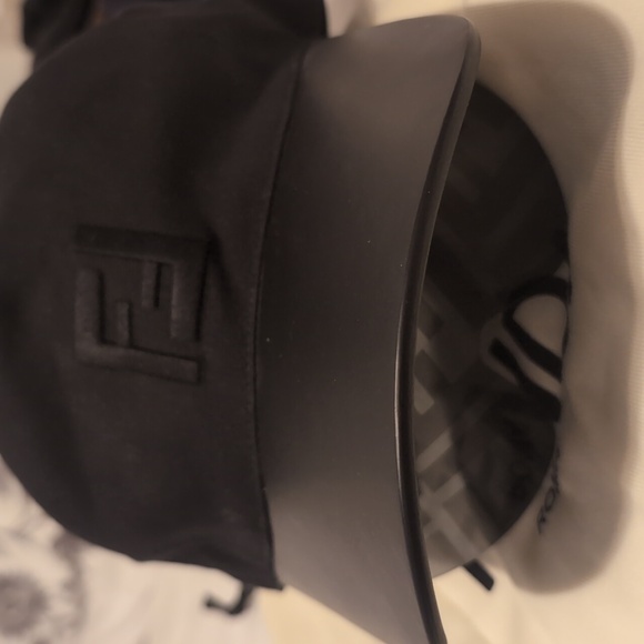 Fendi Black Cap with Sunglasses - Picture 2 of 11